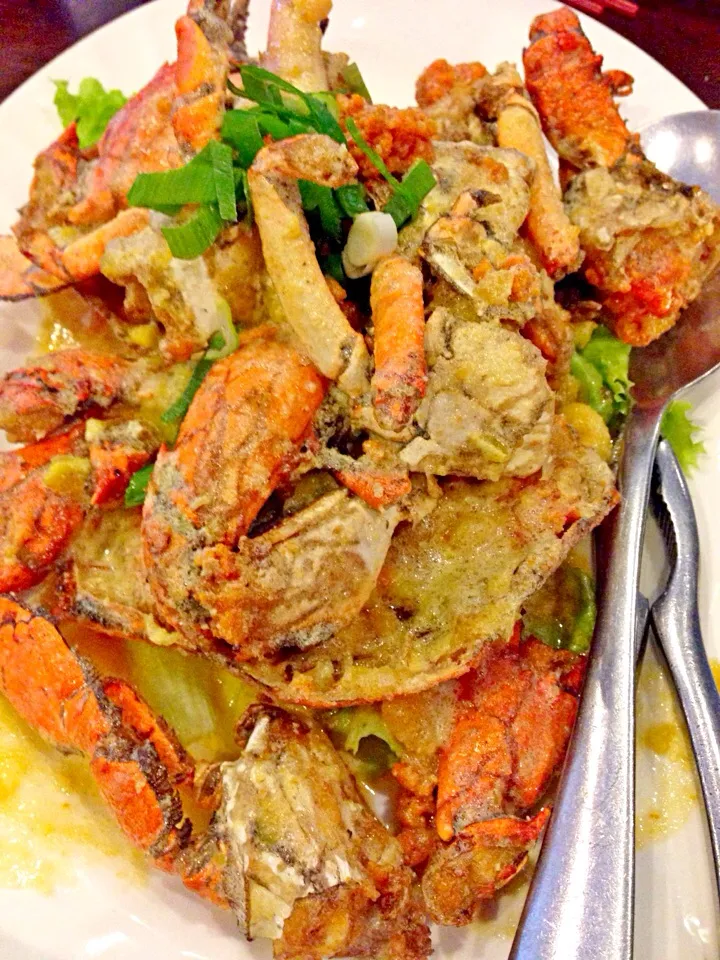 Crab fried with salty egg sauce|thiyaさん