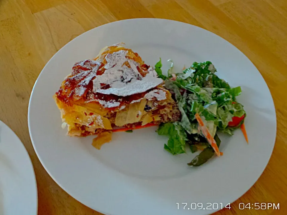 Chicken pastilla with salad|Donna Crawfordさん