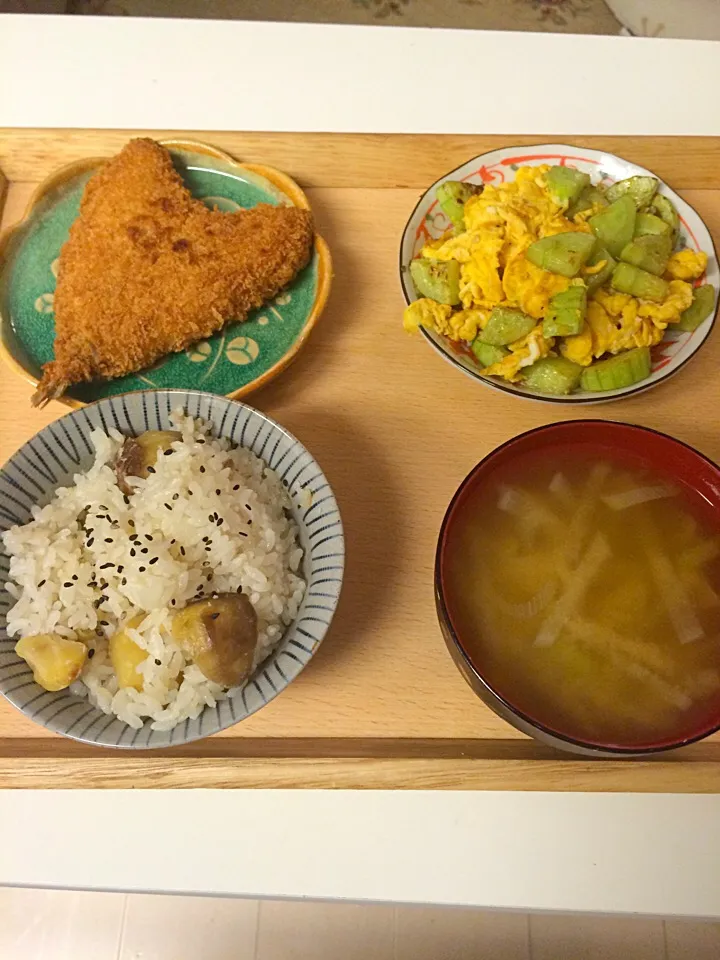 栗ご飯、大根とネギの味噌汁、白瓜の卵とじ、アジの揚げ物|Yuki Kamogawaさん