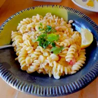 hand made extruded pasta with a creamy tomato olive and coriander sauce|Eytan Seeligsohnさん