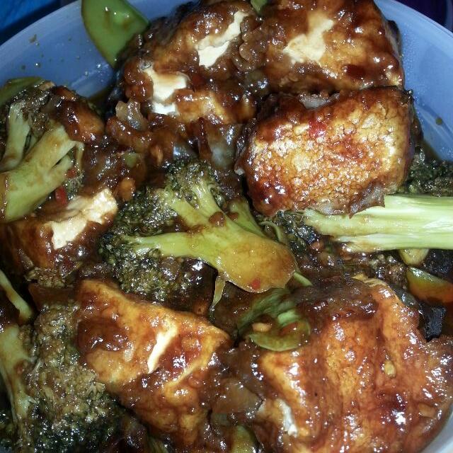 homemade bean curd with broccoli and snow pea in spicy garlic sauce
