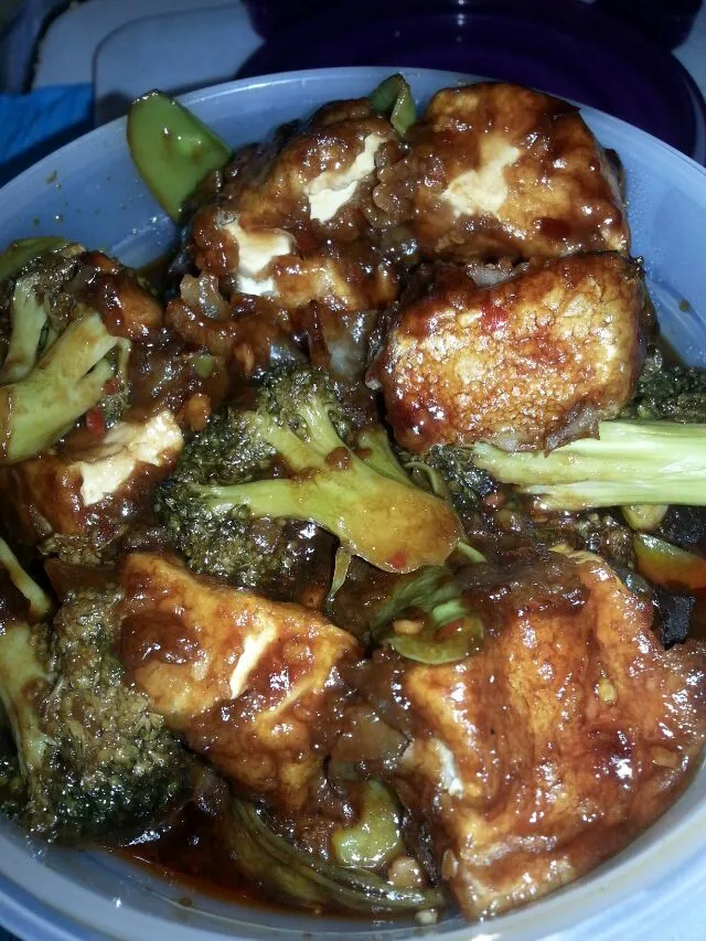 homemade bean curd with broccoli and snow pea in spicy garlic sauce.|Polly Gelfusoさん