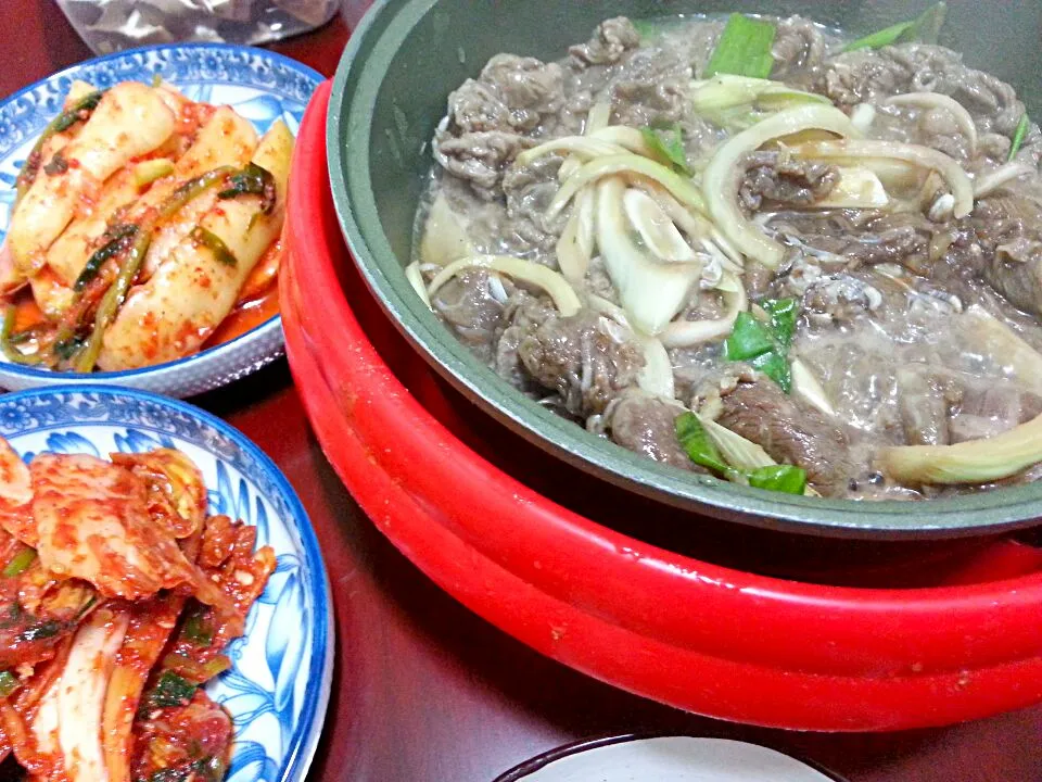 Snapdishの料理写真:義母の韓国家庭料理　プルコギ定食
Mother's home made korean food called bulgogi 불고기|BUBUさん