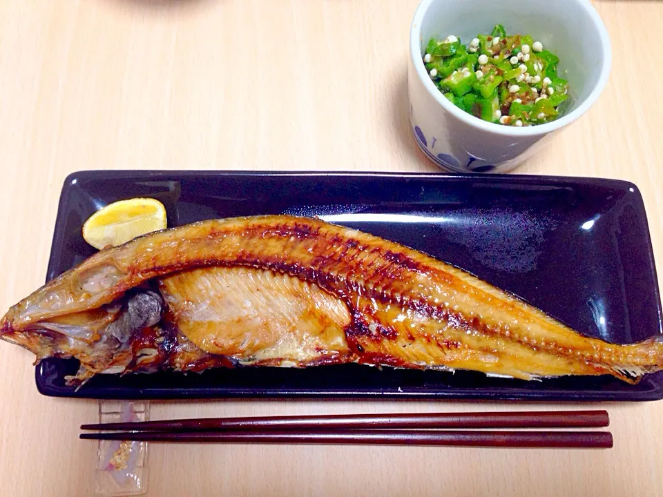 焼きホッケと実家で採れたオクラの和え物✧*|Makiさん