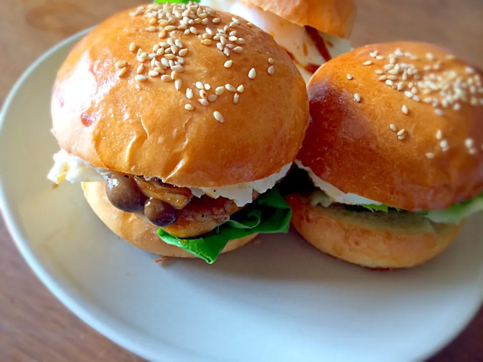 自家製バンズのチキン照り卵バーガー😋🍔🍟|RieRie☻さん