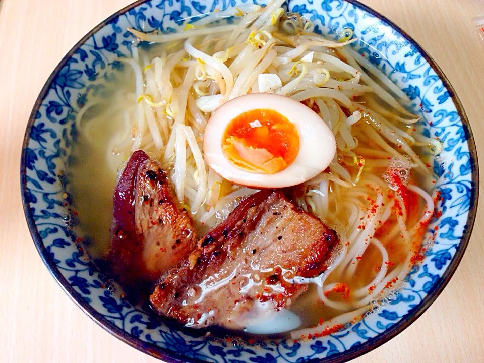 Snapdishの料理写真:自家製煮玉子と焼き豚の塩ラーメン✧*|Makiさん