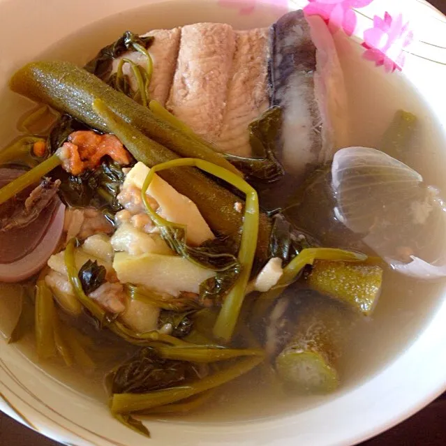 Sinigang na Bangus sa Bayabas （バゴスって魚のグアバ・シニガン）|Kenny Hiraiさん