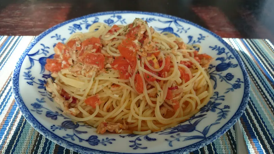 フレッシュトマトとツナのパスタ。スープ多目のあっさり目の味だがチーズでコク出ししていいバランス！|SATOSHI OOCHIさん