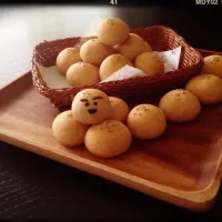 Snapdishの料理写真:お餅の残りで💕スグデキ💕もーっっちもちパン♬きな粉入りで♫