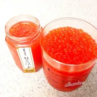 Snapdishの料理写真:シーズンなのでまた 日本酒たっぷりのいくら醤油漬け！オサレじゃない空瓶料理お許しを（笑）|alhambraさん