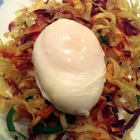 Snapdishの料理写真:poached egg with #spiralized sweet potato hashbrowns|Patty Germanさん