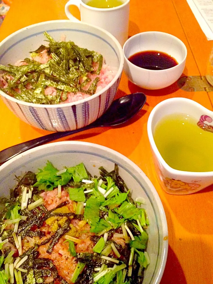 🐟鮪すき身丼   刻み海苔、水菜、山葵醤油、🍵煎茶|ch＊K*∀o(^^*)♪さん