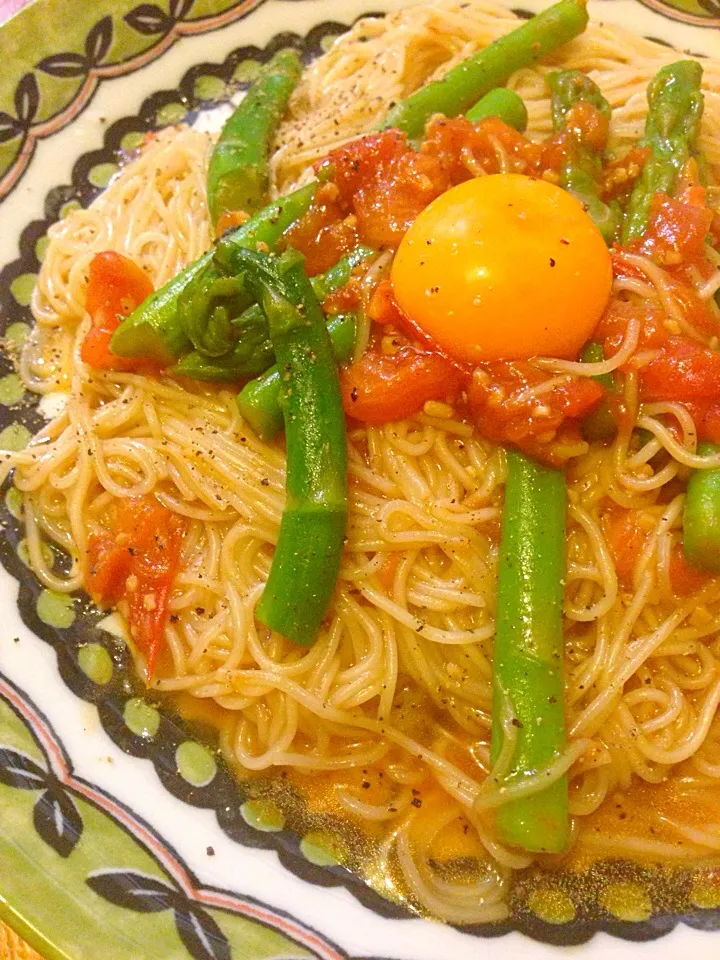 Snapdishの料理写真:フレッシュトマトとアスパラの素麺チャンプル♪|ちーちさん