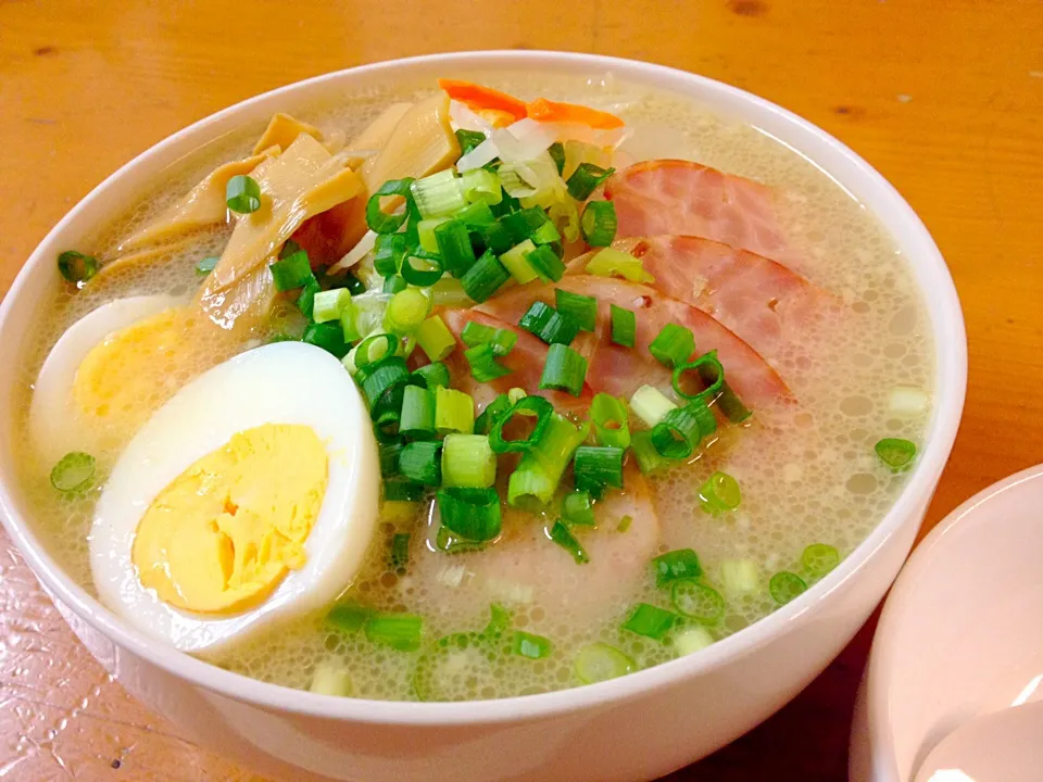 塩とんこつラーメン|ルドルフさん