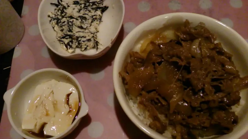 92211 牛丼、ひじき白和え、豆腐|クラキティさん