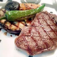 人体実験スタジアム第三弾は、我が家では敷居の高い頂き物の肉を焼いてみました。付け合わせには、変な名前のかぼちゃ「くりりんなんきん」を少しだけ添えてみましたわ。