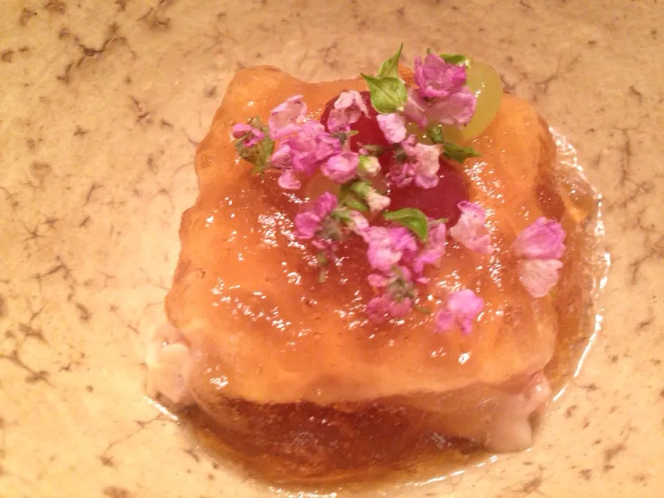 Walnut Tofu, Delaware grapes, dashi en gelée, shiso flower buds|Sergey Grisさん