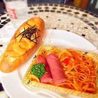 Snapdishの料理写真:ナポリタンと明太子フランスパン|moriさん