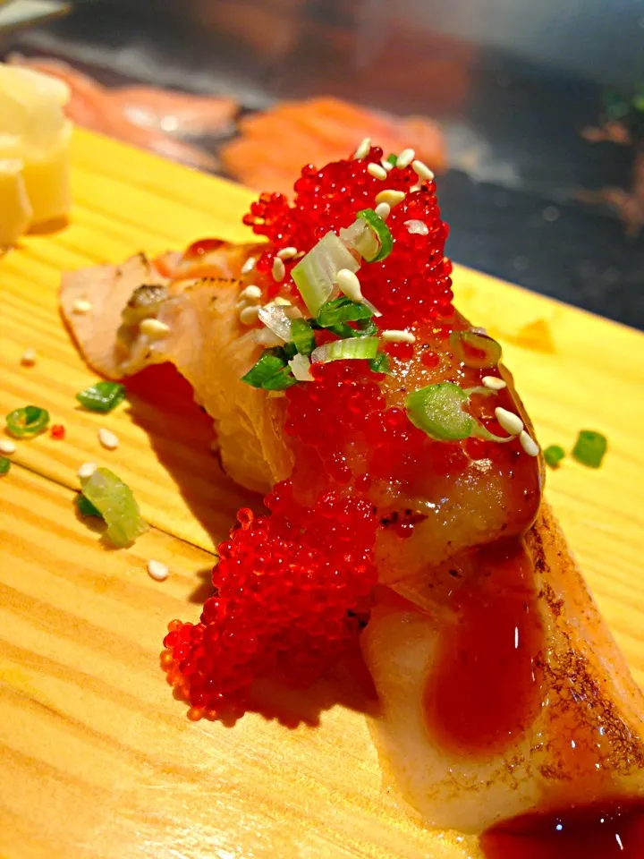 Aburi salmon on top with ebiko|PhUnGさん