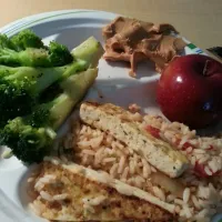 Broccoli, Tofu with Rice and an Apple with Peanut Butter|sydneyさん