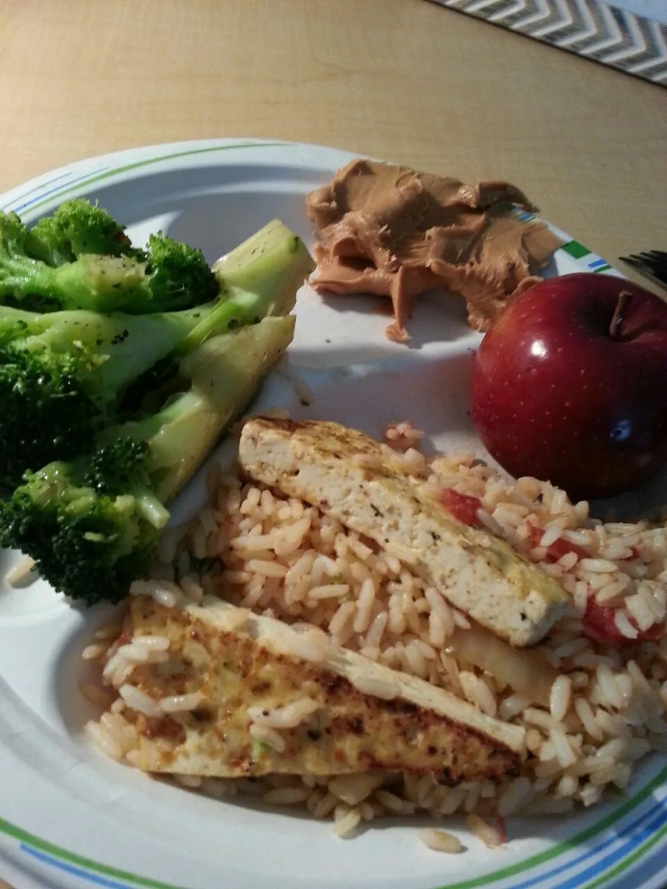 Broccoli, Tofu with Rice and an Apple with Peanut Butter|sydneyさん