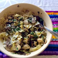 Farfalle with chicken, cremini mushrooms, and Swiss chard|dorkas noriegaさん