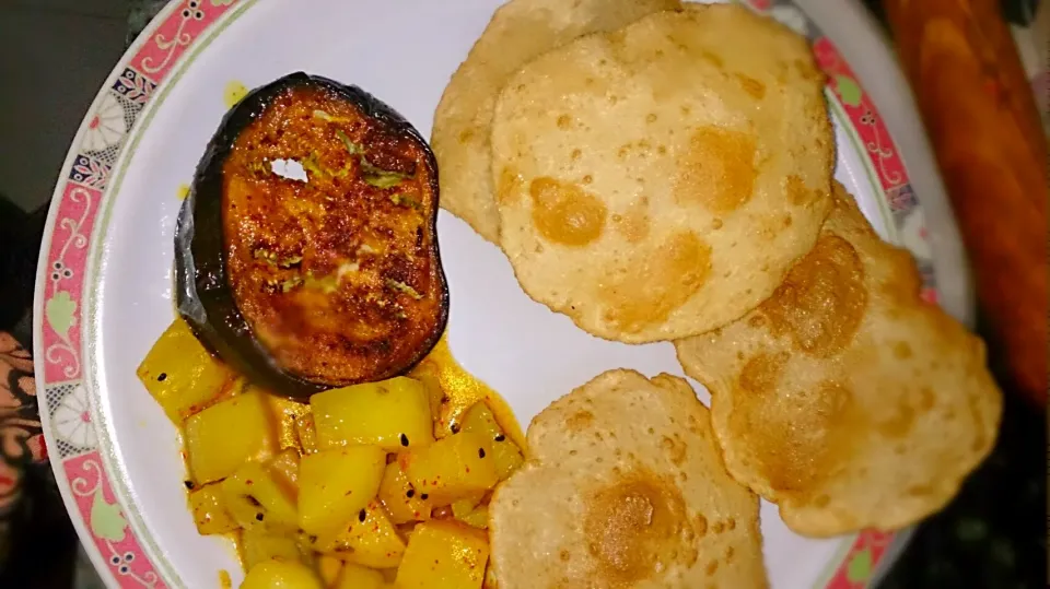 Snapdishの料理写真:Luchi with fried aubergine and potato seasoned with onion seed|Ritusree Rayさん