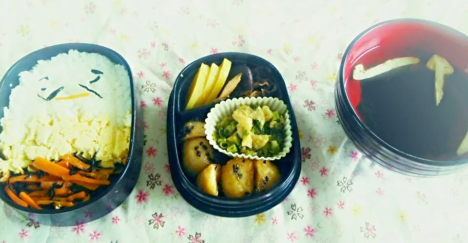 ﾀﾞﾙﾏさん弁当
●ひじきと人参のきんぴら、炒り卵、ネギあげマヨ焼き、里芋の揚げ煮、沢庵、
パートさんにもらった松茸のお吸い物(≧▽≦)|えみりーさん