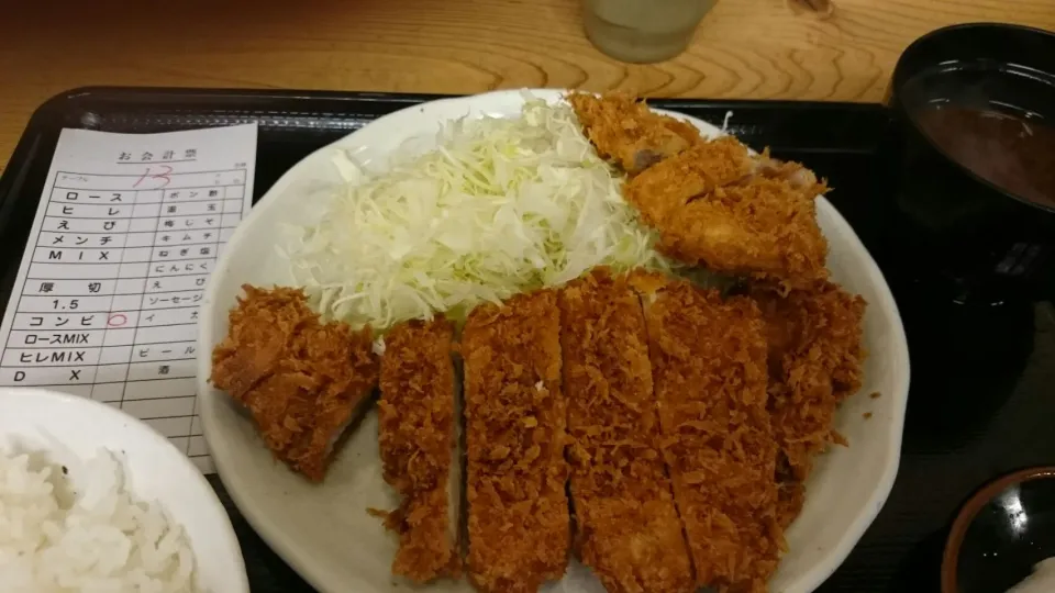 新橋まるやの今日のコンビカツはジューシーなヒレカツの勝ち！|SATOSHI OOCHIさん