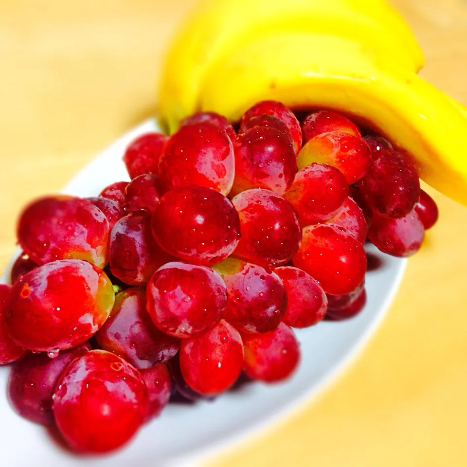 Grapes and bananas for dessert|Laarni Nabongさん