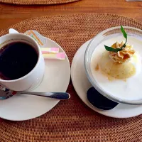 Snapdishの料理写真:Coffee&ketan Hitam|Cyhenさん