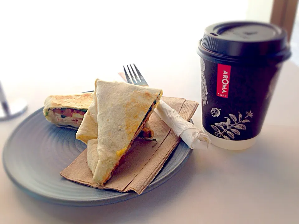 Snapdishの料理写真:Madrid wrap and mocha|Ard Chenさん