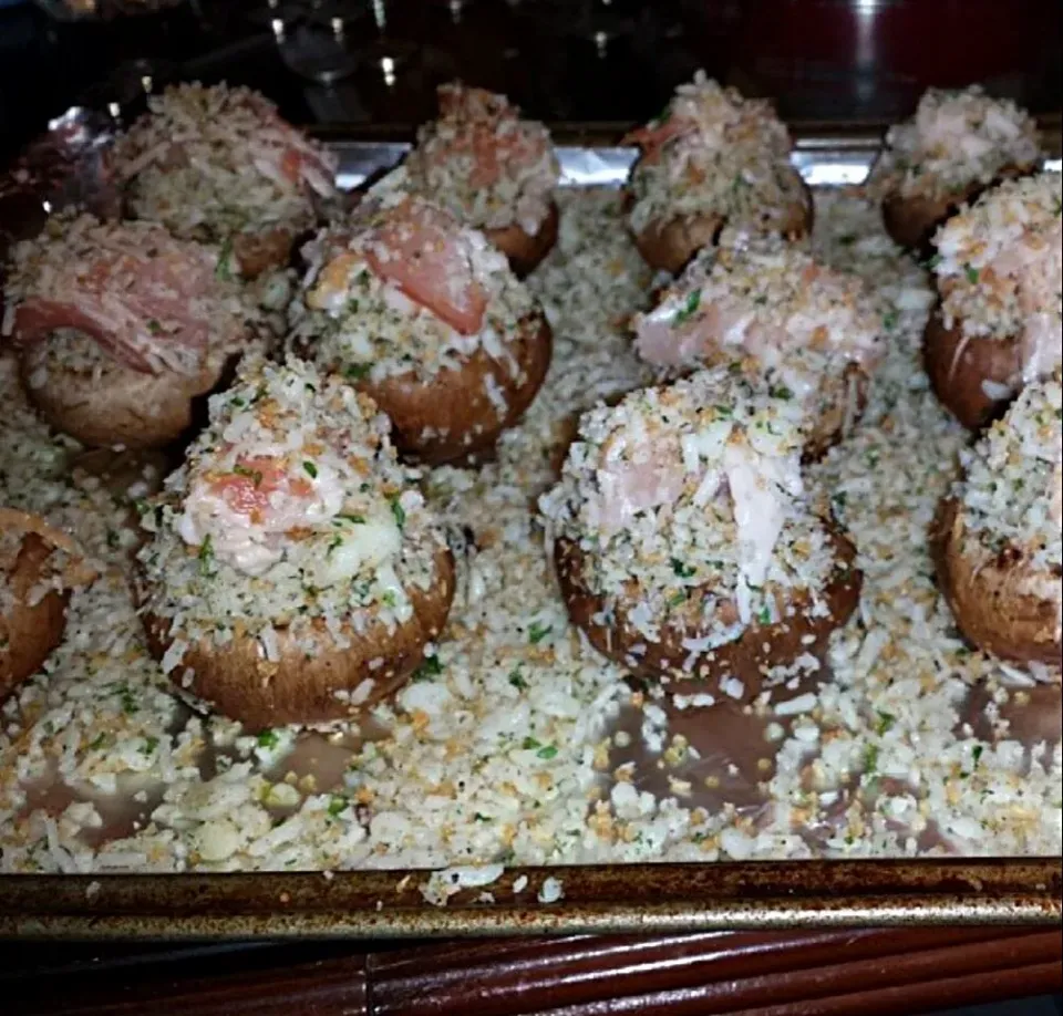 stuffed mushrooms with bacon|Crisi Marie Garciaさん