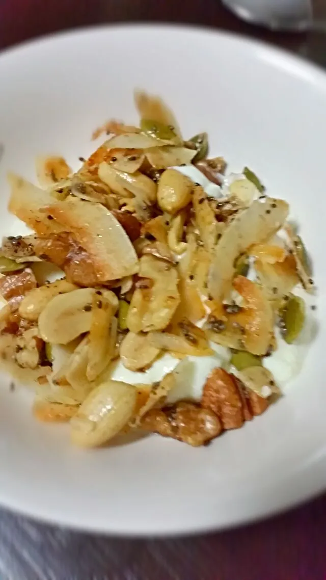 homemade yoghurt and granola no sugar!|Luke Smithさん