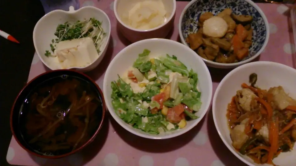 9/24 もやし鶏肉の甘酢、里芋の煮物、豆腐、サラダ、もやし味噌汁|クラキティさん