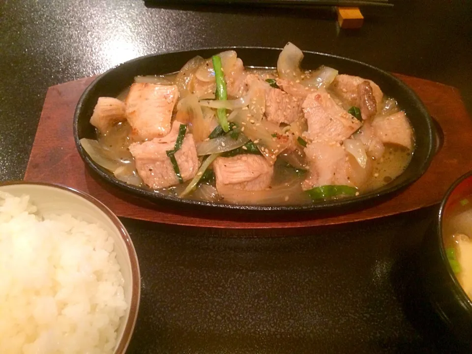 豚トロ塩炒め定食|きむらゆりかさん