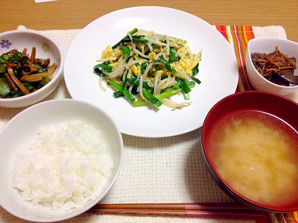 きょうの夕飯💕ニラ玉定食😋|たきゃたさん