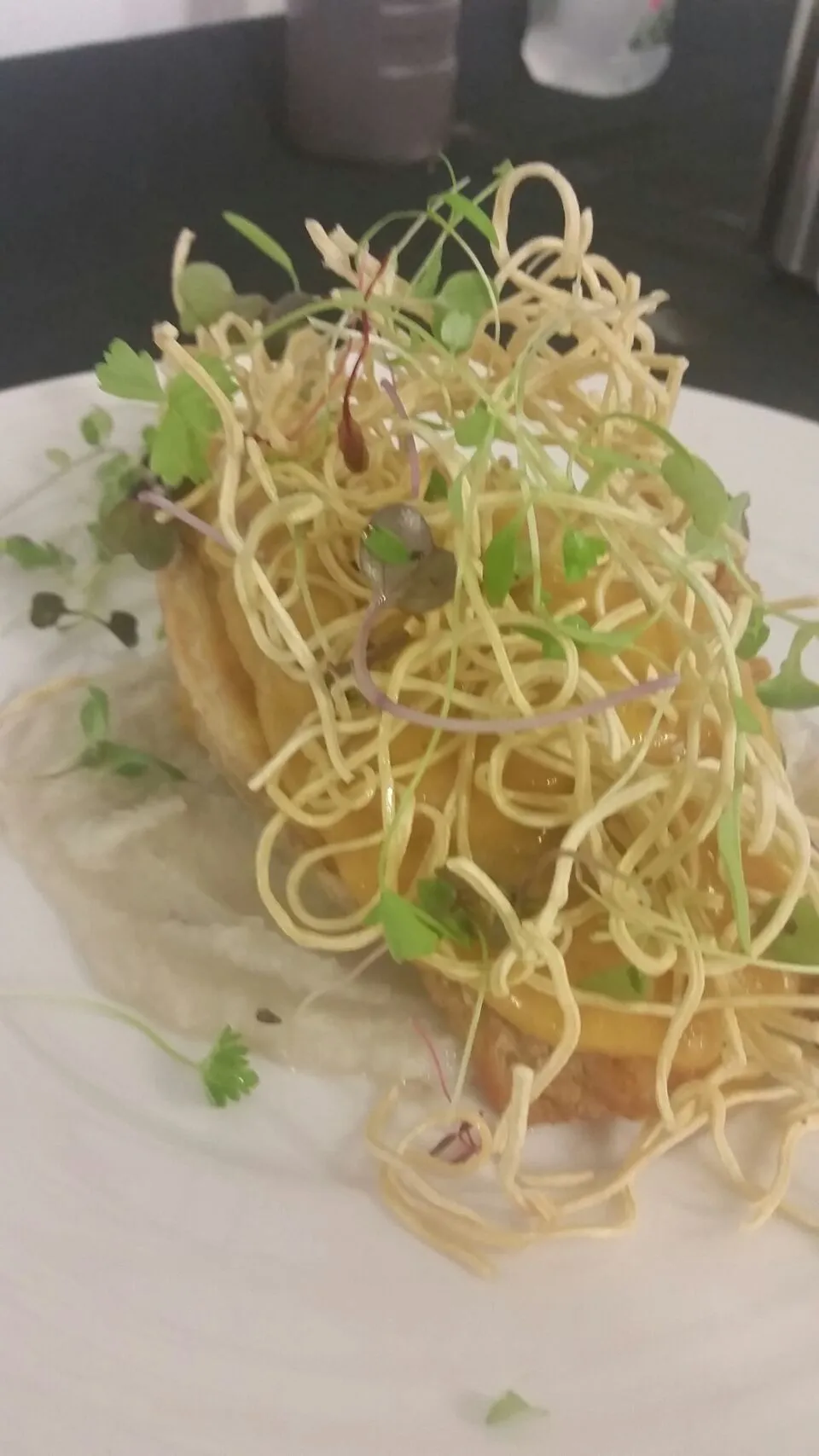 apricot chicken with Jerusalem artichoke and fried hokkein noodle|Luke Smithさん