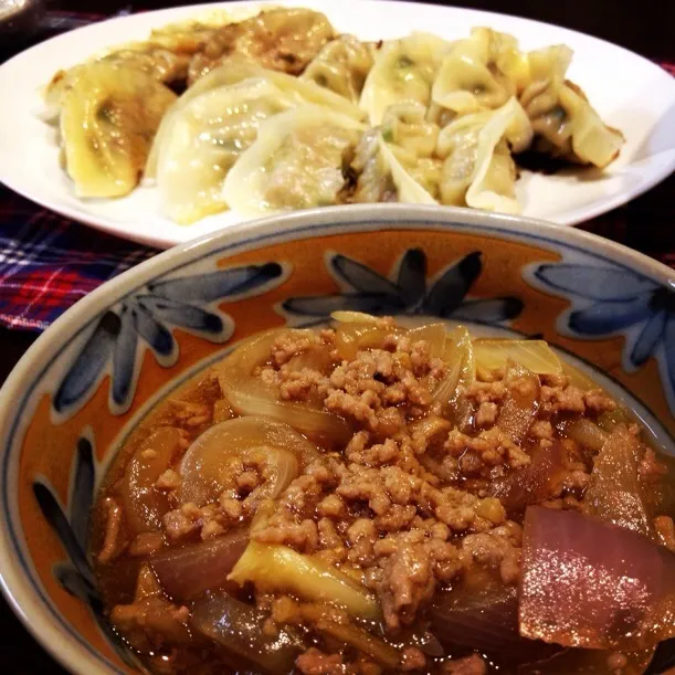 Snapdishの料理写真:たまねぎと豚肉のそぼろ煮|ありかさん