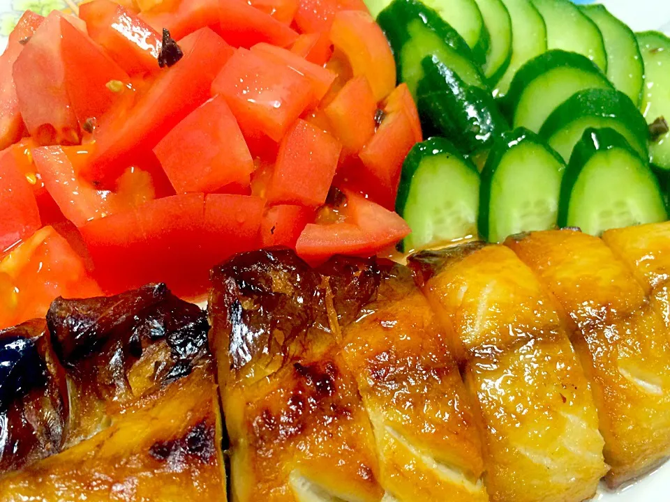 Snapdishの料理写真:Grilled Mackerel fish wit fresh sliced cucumber & tomatoes|Liezlさん