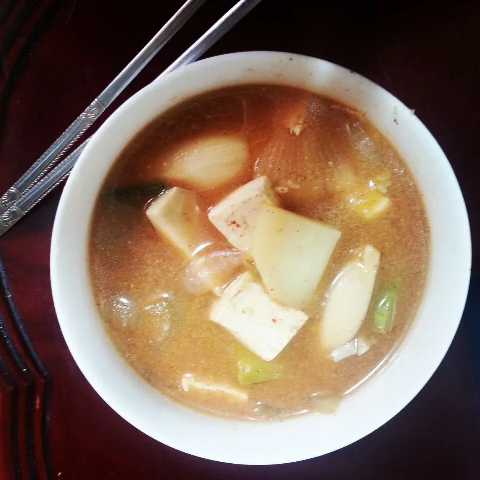 Snapdishの料理写真:義母の韓国家庭料理　テンジャンチゲ
Mother's home made miso soup.|BUBUさん