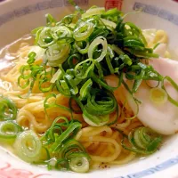 Snapdishの料理写真:夜勤明けの塩ラーメン（笑）|まおにゃんさん