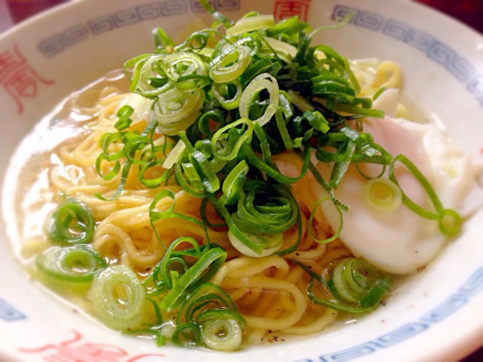 Snapdishの料理写真:夜勤明けの塩ラーメン（笑）|まおにゃんさん