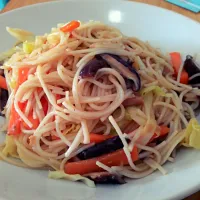 homemade stir fried noodle with veggie and mushroom.|Zhinitaさん