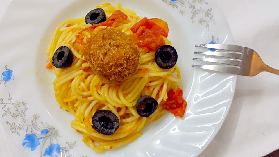 spaghetti with crispy meatball|Tran Thanh Thuさん