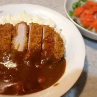 Snapdishの料理写真:厚切りカツカレー|yokoさん