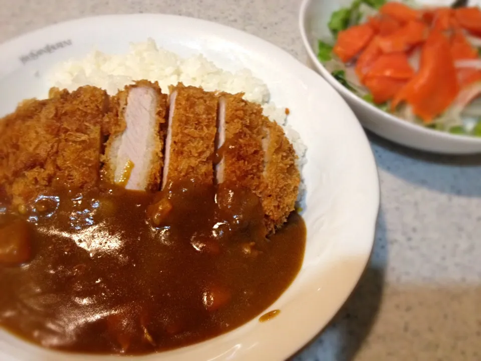 Snapdishの料理写真:厚切りカツカレー|yokoさん