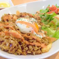 Rice w/seafoods eggs and salad🍱🍙|Lob Reaultboudさん