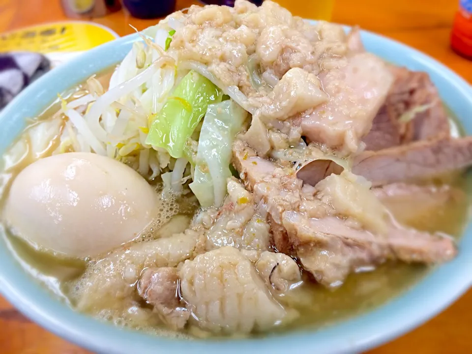 豚入り 味玉 麺半分 脂マシ@二郎(新橋)|かっちっさん