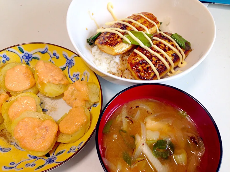 豆腐の照り焼き♪明太子マヨポテト♪味噌汁♪|まりこすさん